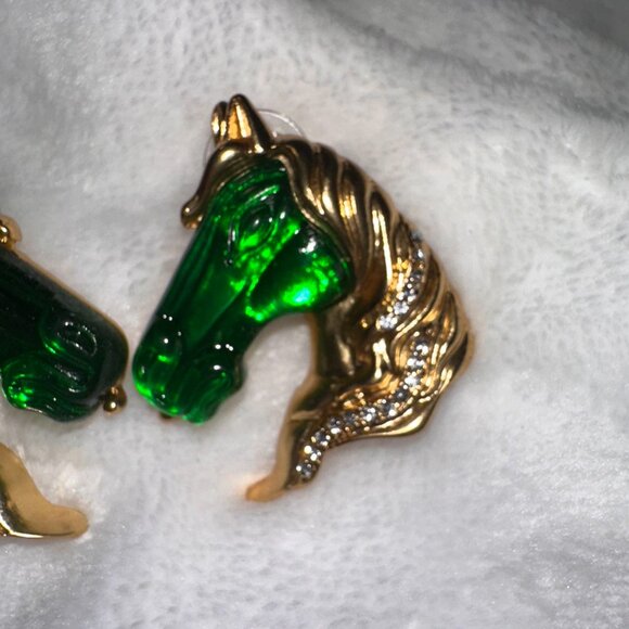 Vintage Gold Tone Emerald Green Glass Horse Head Statement Earrings Rhinestones - Picture 5 of 7